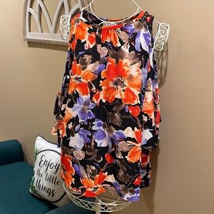 Vibrant cold shoulder blouse. Sz Medium